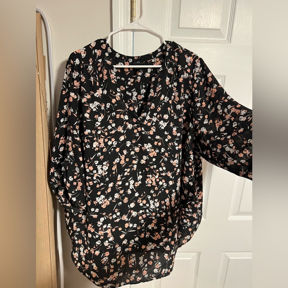 Black floral Worthington blouse